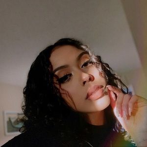 Meet your Posher, Leah